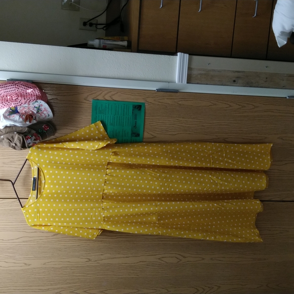 Yellow poke dotted full dress xl with short sleeve - Picture 2 of 4